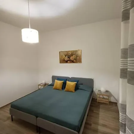 Apartment Violet -